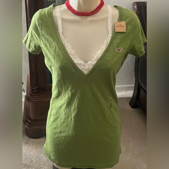 Y2K Unique Hollister SoCal V-neckline short sleeve top - Picture 5 of 12